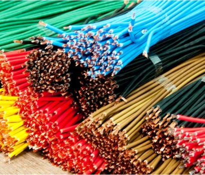 © Roungchai – istockphoto.com Diverse Kabel in unterschiedlichen Farben